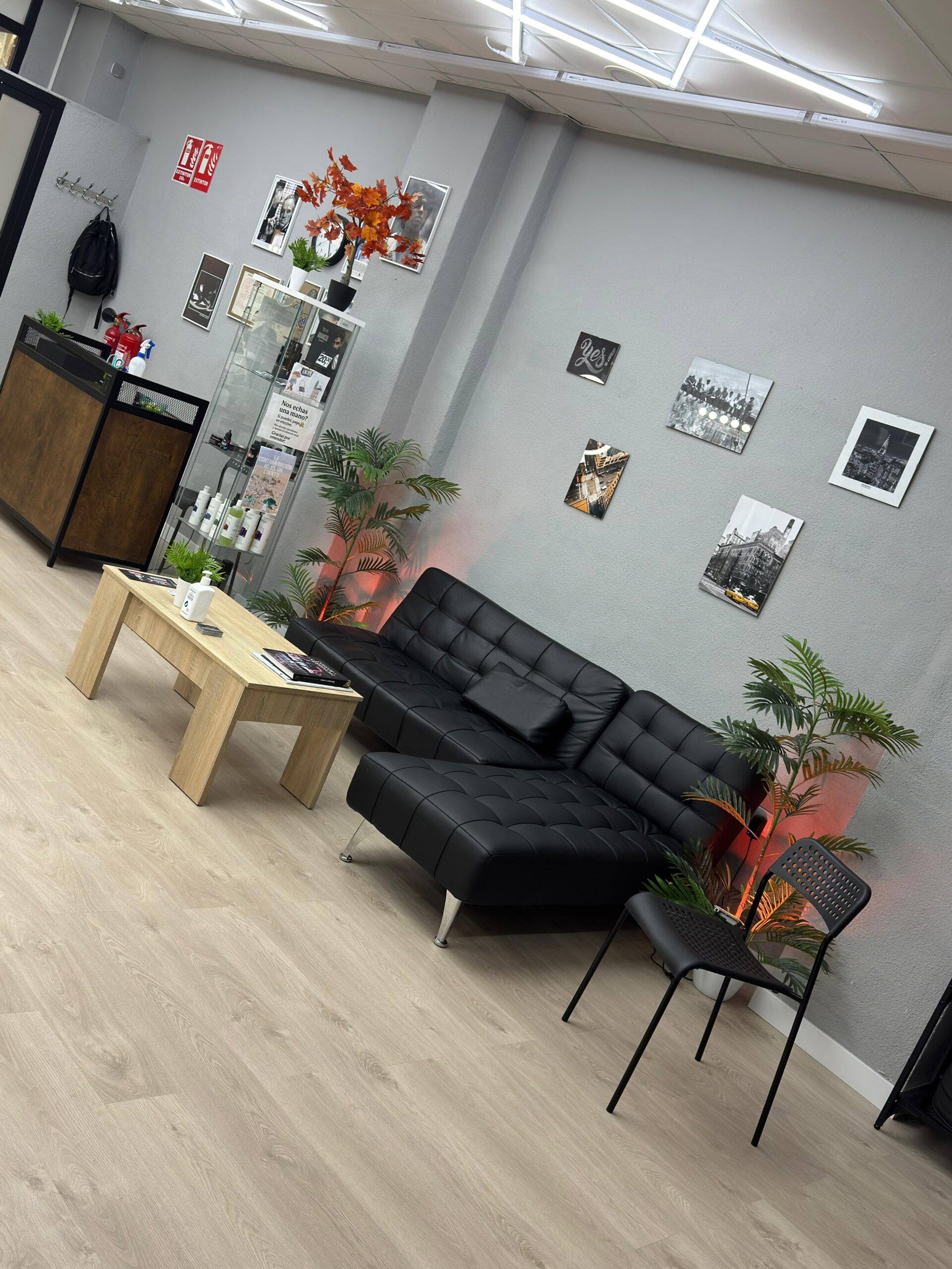 Ambiente profesional en EME Barber Studio